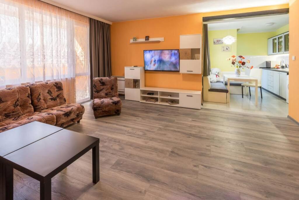 Kapriz - 2 Beds Aptmnt Near The Beach ヴァルナ エクステリア 写真